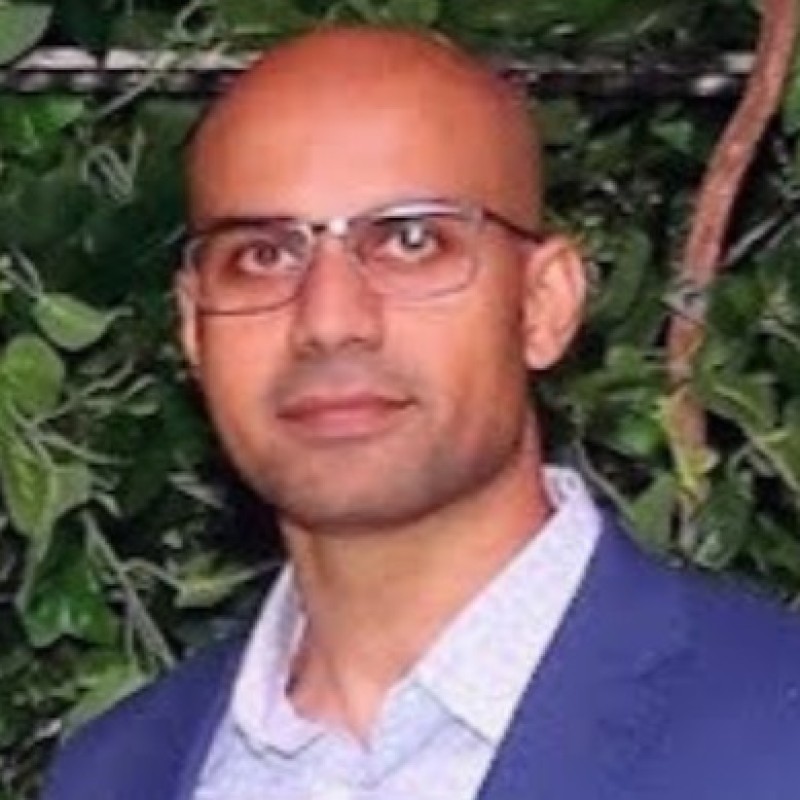 Professional headshot of Laraib Jafri, Tech Lead and Software Architect